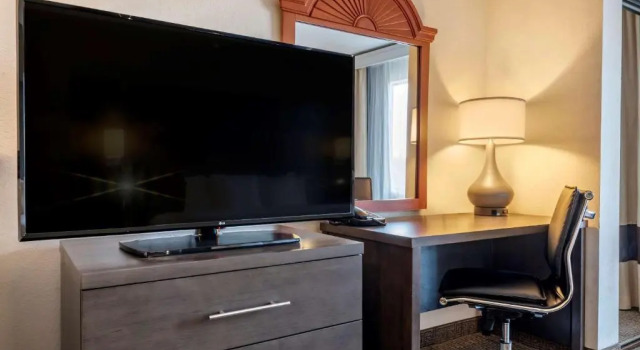 Люкс Comfort Suites Fort Pierce I-95
