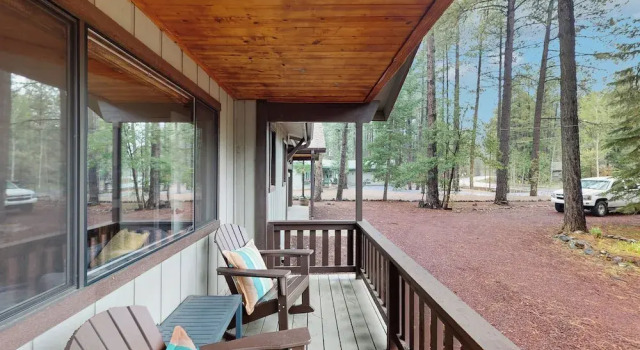 Коттедж Wooded-view Deck! Pinetop Golf Escape