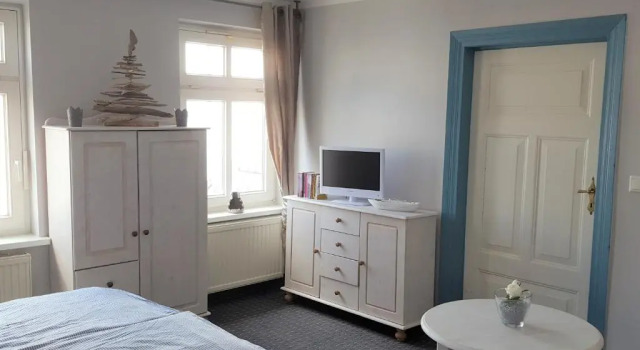 Ferienwohnung Sassnitz mit Meerblick, Забронировать Отель Засниц Рюген, рядом с Засницкий зоопарк