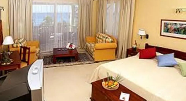 Одноместный номер Deluxe с балконом Hibiscus Beach Hotel & Villas - 10 percent off on all Food & Beverages