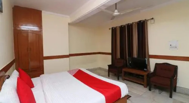 OYO 28009 Hotel Rajdhani Palace, Rezervovat Hotel Tehri Uttarakhand