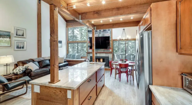 1 Mi to Northstar Skiing: Cozy Mtn Condo, Забронировать Отель Траки Скво-Вэлли, рядом с Горнолыжный курорт Northstar