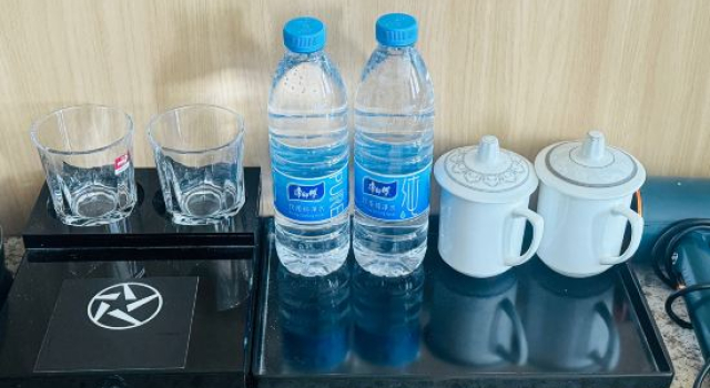 Tonghui Business Hotel, Prenota Hotel Hotel a Ningbo con parcheggio, Parcheggio