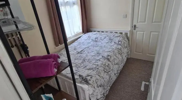 Groundfloor 1 bedroom apartment with free parking!