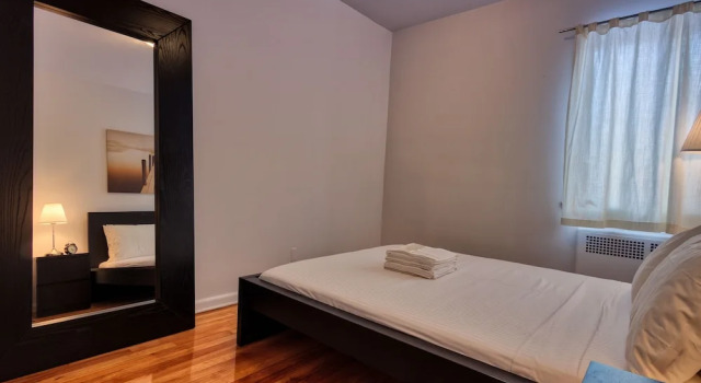 1BR Pad in Trendy Plateau by Namastay, Забронировать Отель Отели Монреаля 3 звезды, рядом с Place Dupuis, 3*