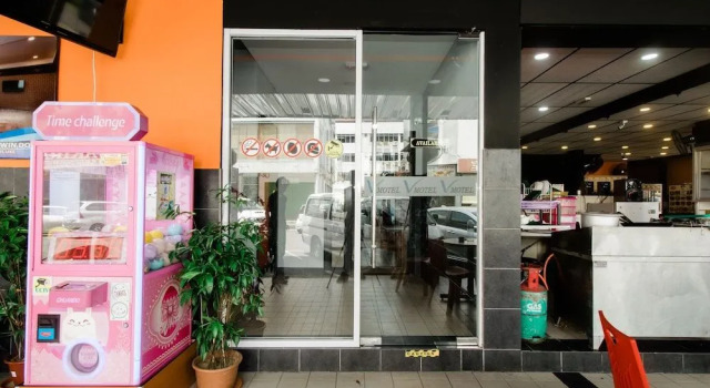 OYO 89456 V Motel, Rezerwuj Motel Hotele w Sarawak z parkingiem, Parking