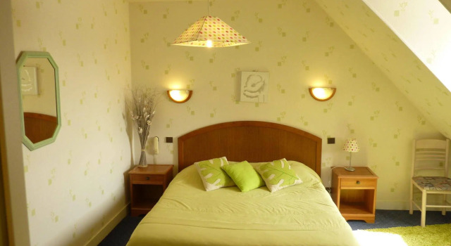 La Renommée, Reservar Hotel Saint-Pere Morvan