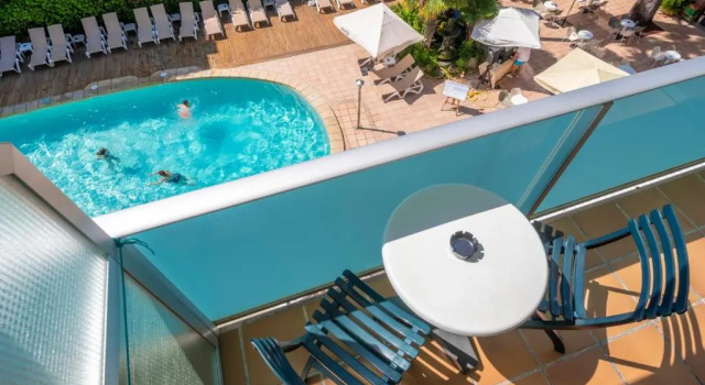 Трёхместный номер Standard Hotel Canada Palace