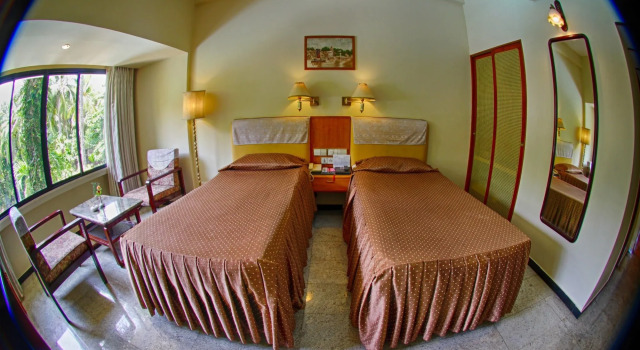 Hotel Parisutham