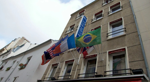 Auberge Internationale des Jeunes, Забронировать Хостел Отели Парижа с парковкой, рядом с Музей «Город моды и дизайна», Парковка