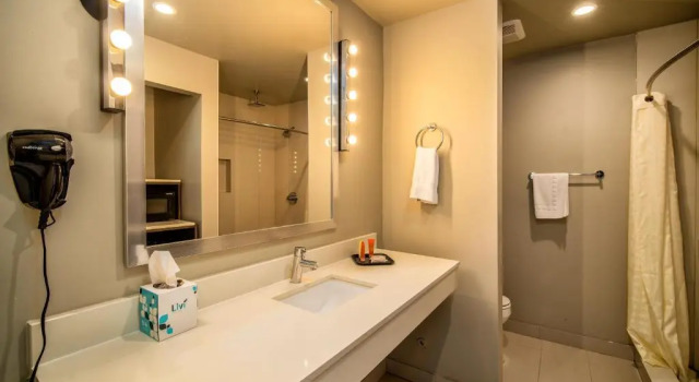 Четырёхместный номер Standard с видом на море Crescent Bay Inn