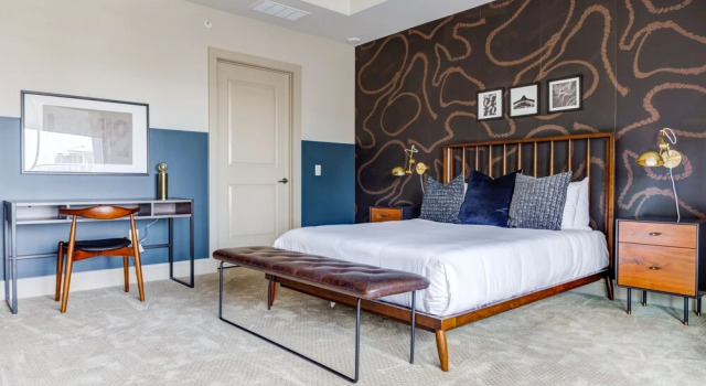 Domio Downtown Elegant 2Br Indoor Movie Theatre, Забронировать Отель Хьюстон Texas Gulf Coast, рядом с Станция хьюстонского скоростного трамвая "Белл"