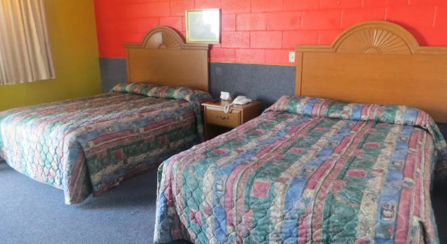 Четырёхместный номер Standard Budget Inn Adair