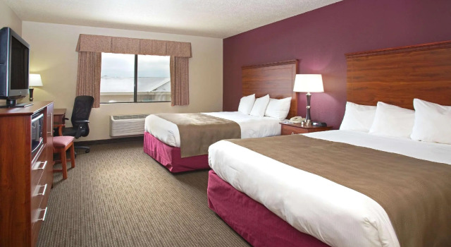 Четырёхместный номер Standard AmericInn by Wyndham New London