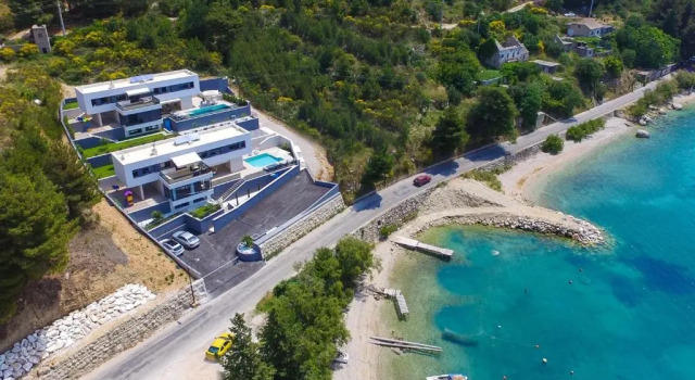Вилла Luxury, seafront Villa IVAN with heated pool only 100m from beach