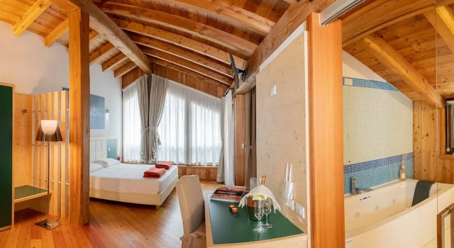 Люкс с балконом Palazzo Lodron Bertelli. Dimora Storica & Spa