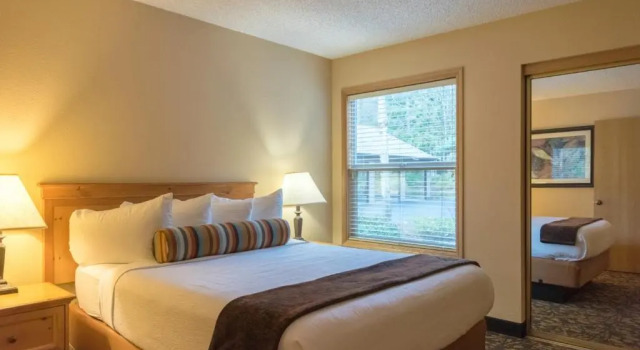 Люкс Standard Whispering Woods Resort