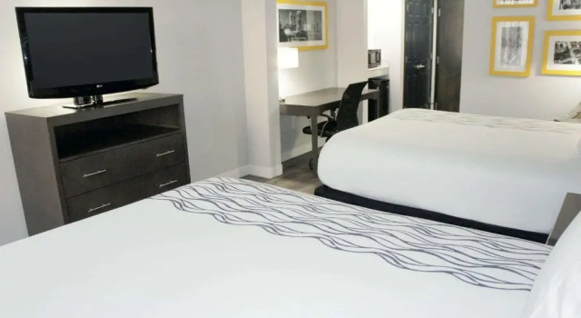 Четырёхместный номер Standard La Quinta by Wyndham Raleigh Downtown North
