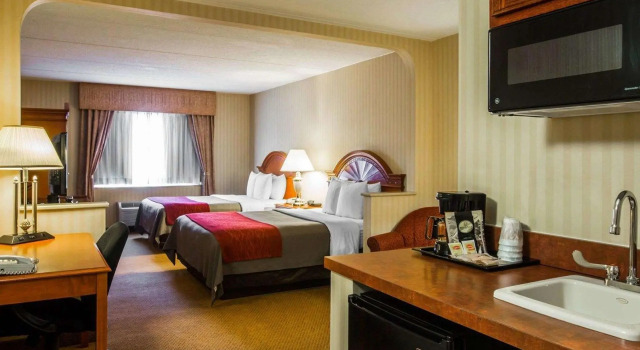 Четырёхместный номер Standard Holiday Inn Express & Suites Hawthorne Elmsford North by IHG