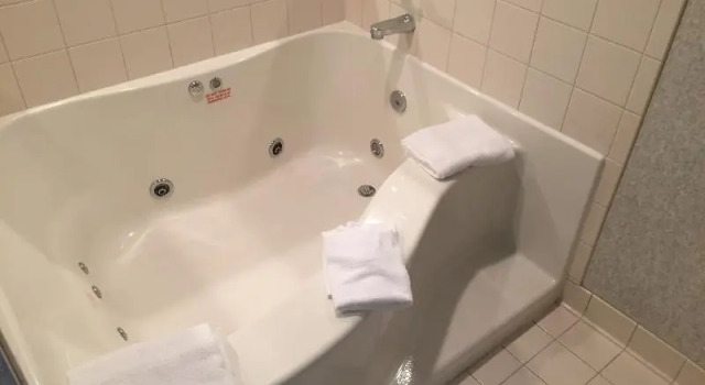 Номер Standard с балконом Rodeway Inn & Suites Charles Town
