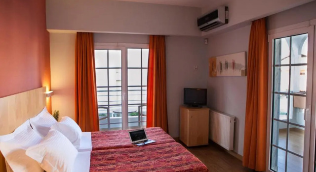 Трёхместный номер Standard Kronos Hotel