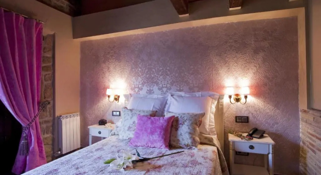 Четырёхместный номер Standard с видом на горы Hotel Boutique Real Posada De Liena con jacuzzi en "habitacion de hidromasaje"
