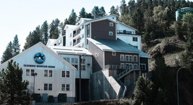Четырёхместный номер Standard Holiday Inn Resort Deadwood Mountain Grand by IHG