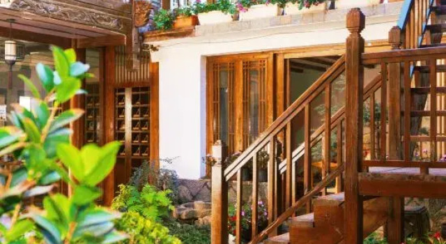 Кровать в общем номере Lijiang Ancient City Xishan Tea House Inn
