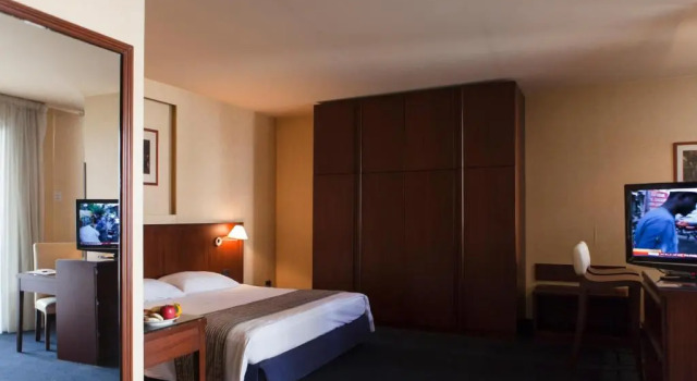 Полулюкс The Mayflower Hotel