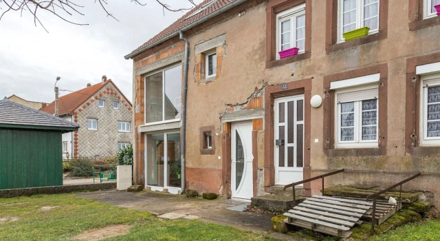 Renovated Village House With Enclosed Garden, Buchen Sie Ferienhaus Villen in Great Eastern Region, Villa