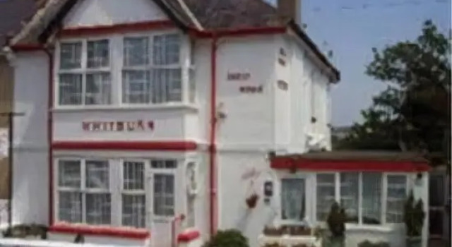 Whitburn Guest House, Забронировать Гостевой дом Отели Торки с парковкой, рядом с Beacon Cove, Парковка