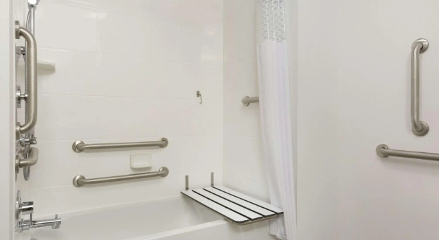 Четырёхместный номер Standard Hampton Inn North Olmsted Cleveland Airport