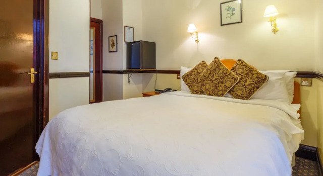 Номер Classic London Elizabeth Hotel