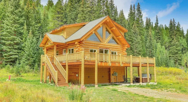 Коттедж Log Cabin w/ Wraparound Deck in Breckenridge!