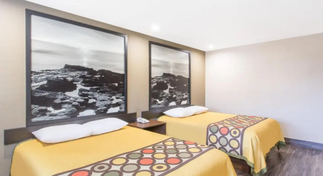 Четырёхместный номер Standard Super 8 by Wyndham National City Chula Vista