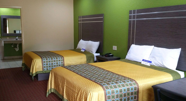 Четырёхместный номер Standard Americas Best Value Inn & Suites Northeast Houston