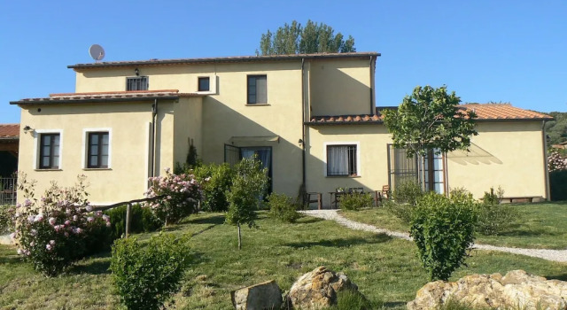 Luxury air Conditioned Villa With Private Pool on Large Grounds With Terrace, Prenota Villa Monteverdi Marittimo Toscana