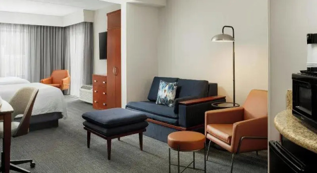 Четырёхместный люкс c 1 комнатой Courtyard by Marriott Boone
