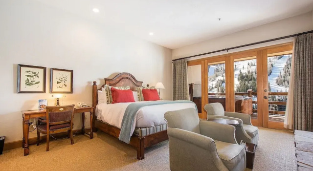 Premium Luxury Five Bedroom Townhouse with Hot Tub and Majestic Mountain Views 5 Townhouse by RedAwning