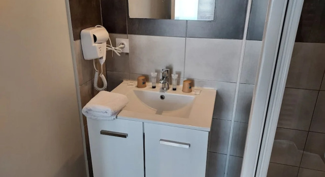 Четырёхместный номер Standard c 1 комнатой с балконом Hotel Eisenhower