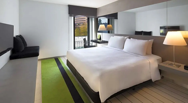 Двухместный Номер с видом на улицу DoubleTree by Hilton Lisbon Fontana Park