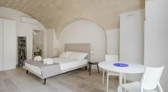 Palazzo della Torre 002 - Historical modern stay, Varaa Hotelli Bari Bari Province