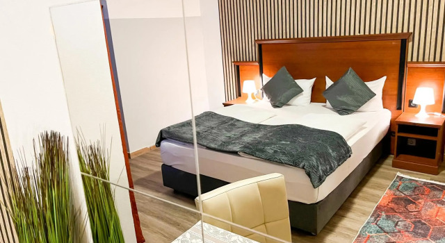 City Hotel West