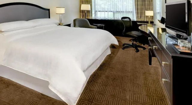 Номер Standard Sheraton Montreal Airport Hotel