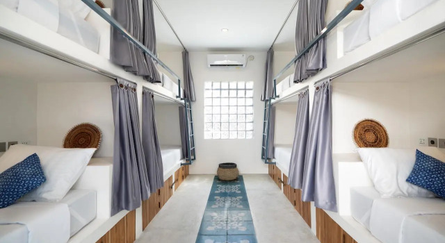 Кровать в общем номере Seaesta Komodo Hotel & Hostel