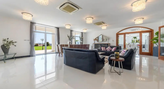 Villa Andriani, Rezervovat Vila Vily v Lemesos, Vila