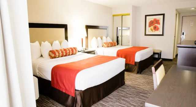 Четырёхместный номер Standard Admiral Inn Hamilton