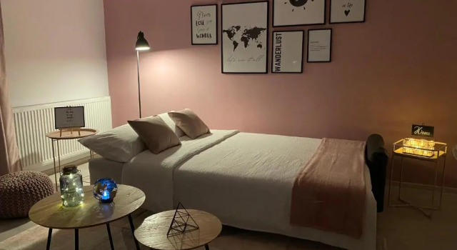 Апартаменты Wanderlust Home Pink, Rasnov Apt for 4, Wifi and Free Parking