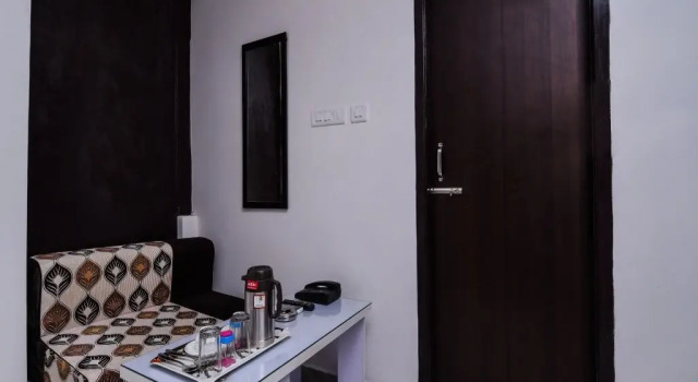 Golden Plaza By OYO Rooms, Забронировать Отель Отели Нью-Дели с завтраком, Завтраки