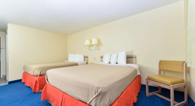 Четырёхместный номер Standard Americas Best Value Inn Jefferson City